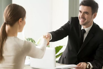 Consigue trabajo con un CV en una página web Entrevista de trabajo